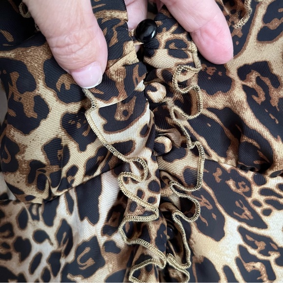 ESSUE LEOPARD PRINT CROPPED TOP - Picture 5 of 15